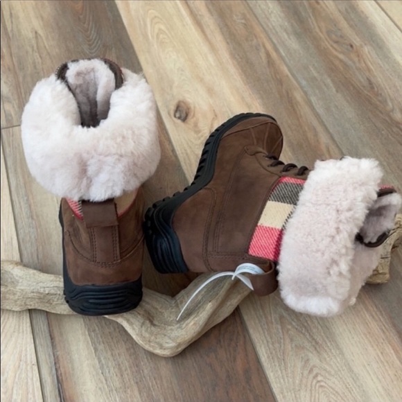 🍁UGG🍁 ADIRONDACK BOOT II PLAID WATER PROOF - Picture 11 of 15